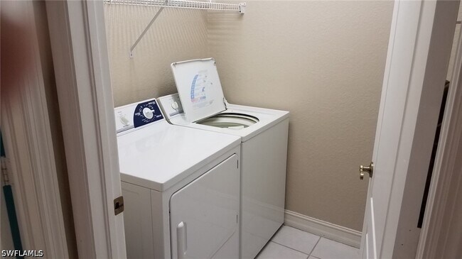 Building Photo - 670 Luisa Ln Unit 807-1