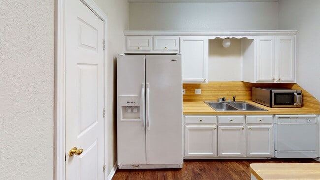 Photo - Spacious 4/2 Walking Distance to Baylor Ca... Unit A