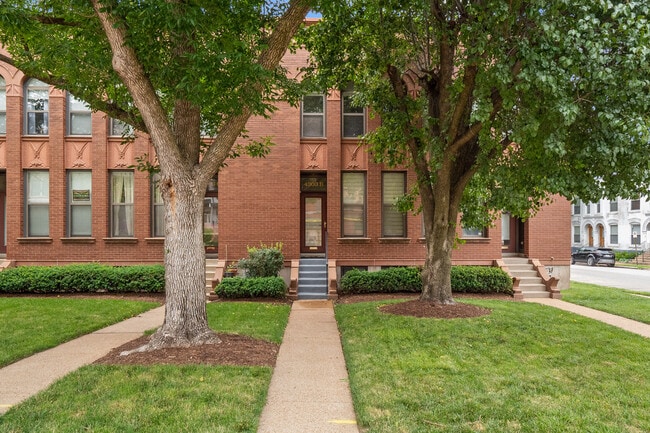 Building Photo - 4303 Laclede Ave Unit B Rental