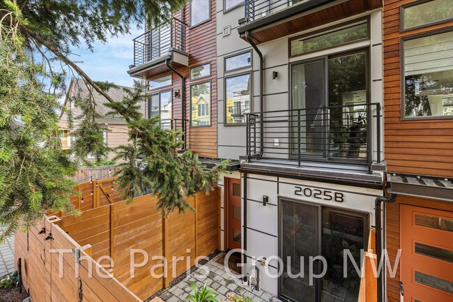 Exceptional Air-Conditioned Ballard TH – X... - Exceptional Air-Conditioned Ballard TH – X... Townhome