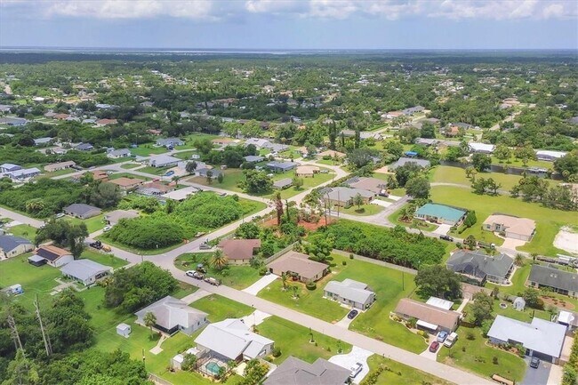 Photo - 948 Andrews Ave NW