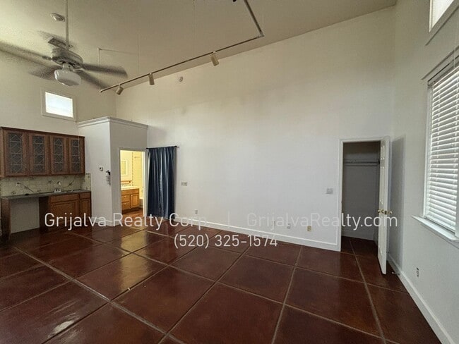 Photo - 1070 E Miles St Unidad 03