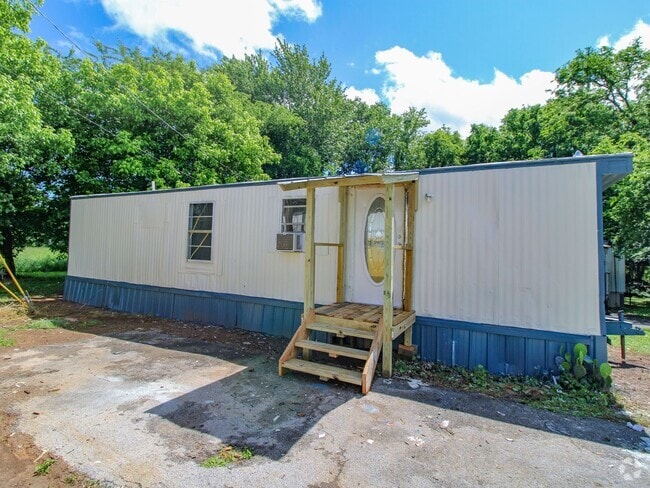 Building Photo - Move in Ready! Fayetteville, TN Rental