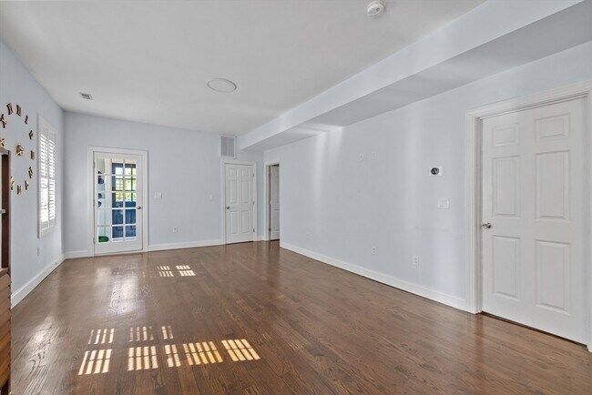 Photo - 74 Kingsdale St Unit 3