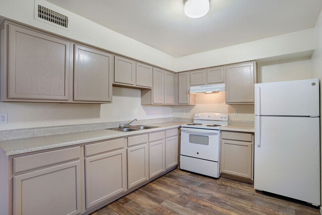 Photo - Windrose Villas Apartments