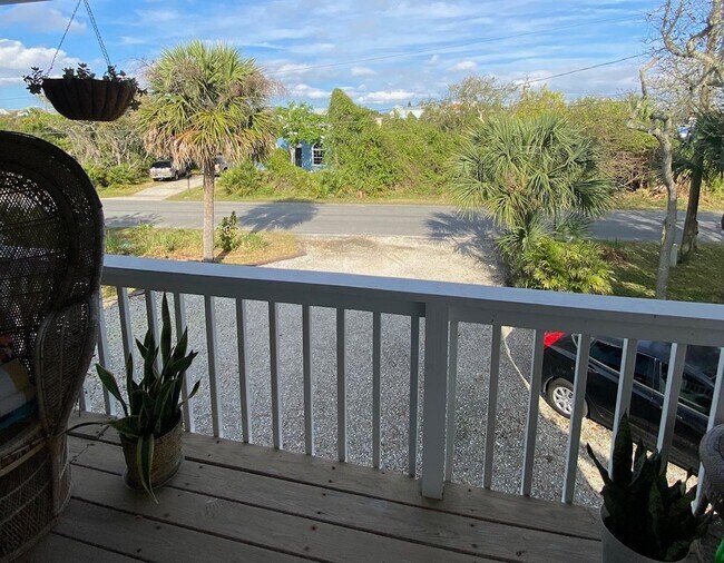 Photo - 6549 Madison St