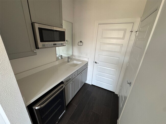 Photo - 304 Jensen Dr