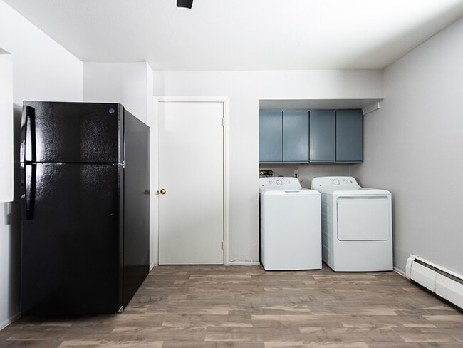 Large Kitchen - Outpost on Yukon