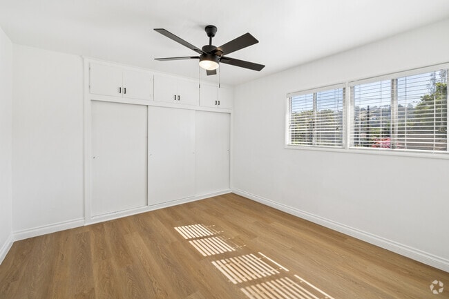 1BR, 1BA - 600SF - Bedroom