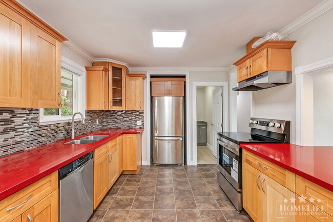 Photo - Bright 3 Bedroom Upper Level Home in Cedar Hills Surrey Spacious Family Living Unité Upper House