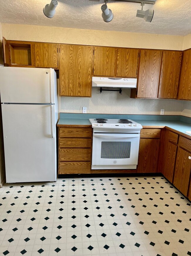 Photo - Large Unit! 2-Car Garage Parking! Don't Miss This One!