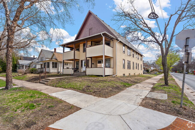 Building Photo - 3101 E 24th St Unit 2 Rental