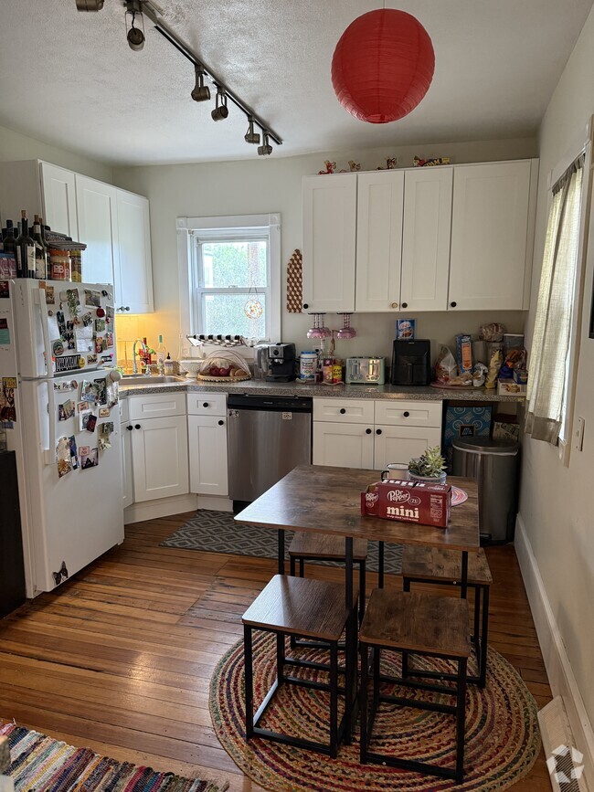 Building Photo - 101 Heath St Unit 1 Rental