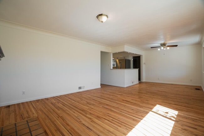 Photo - 425 Graceland Dr SE