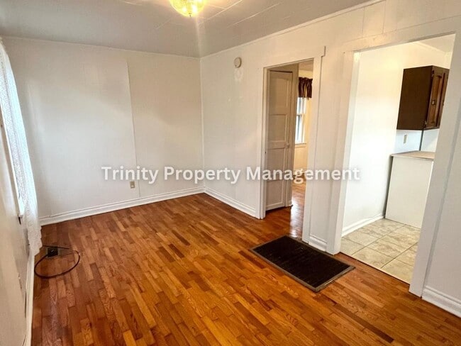 Photo - 210 1/2 Burton Ave