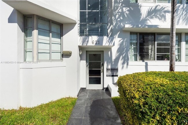 Building Photo - 621 11th St Unit 102