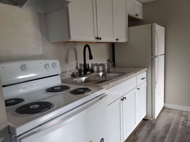 Photo - 465 E Main St Unit 5