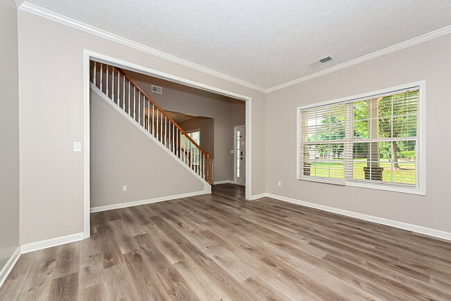 Photo - 198 Babbling Brook Dr