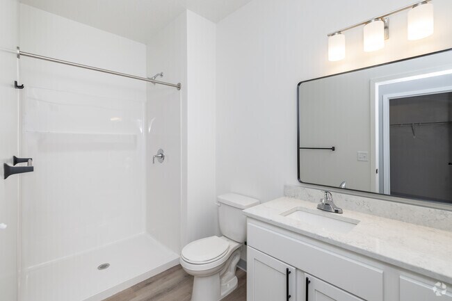 2BR, 2BA - 1,120SF - Primary Bathroom - Midwest Flats