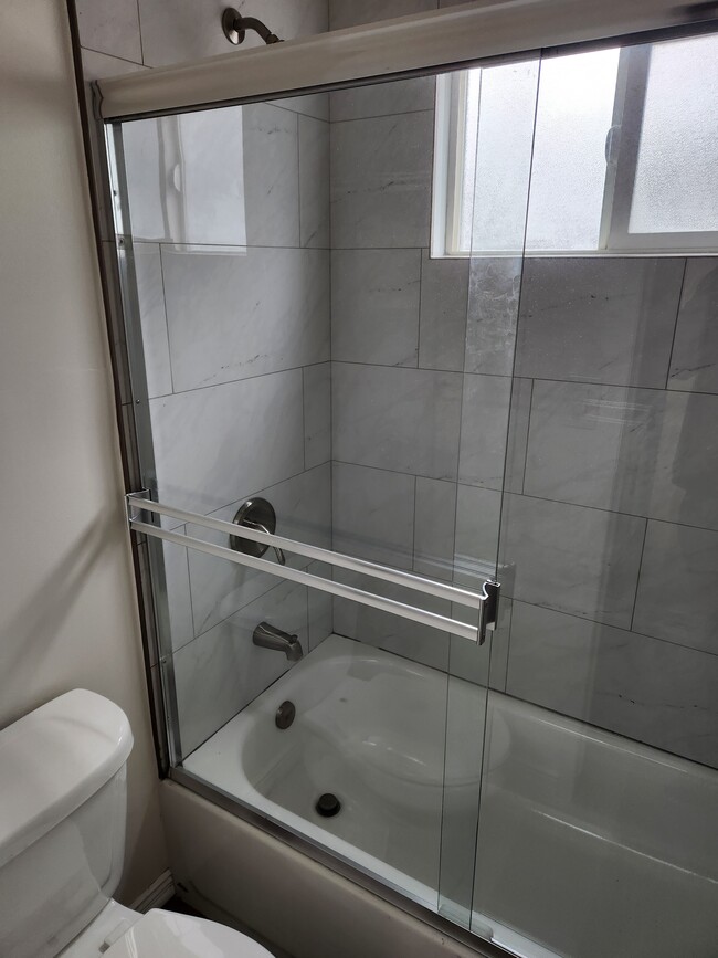 Photo - 5242 Cahuenga Blvd Unidad #2