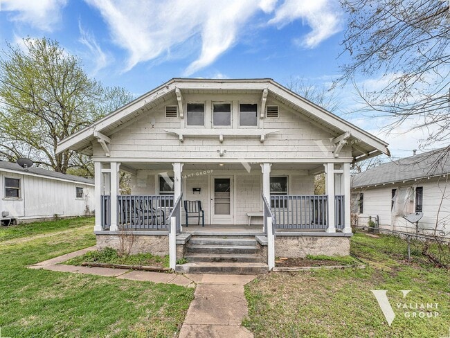 Building Photo - Charming 2-Bedroom, 1-Bathroom House for R...