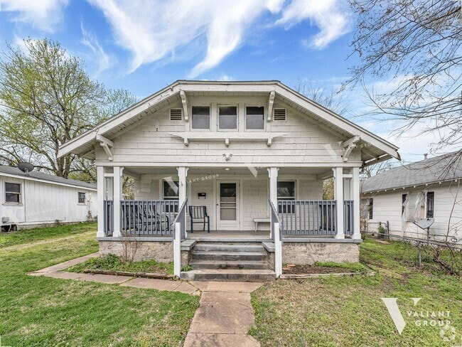 Building Photo - Charming 2-Bedroom, 1-Bathroom House for R...