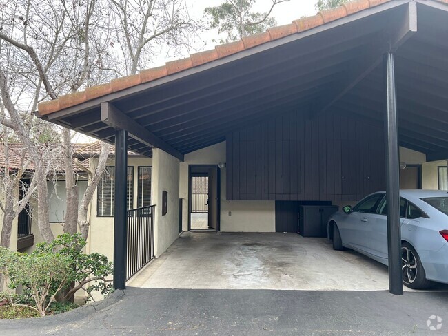 Building Photo - Santa Barbara Highlands townhome