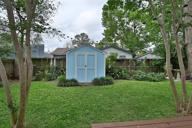 Photo - 1010 Louise St