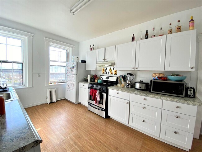 447 Park Dr Unit 3C