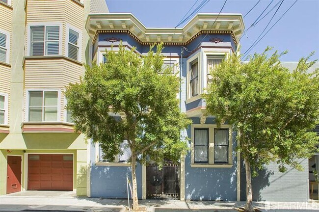 Building Photo - Charming 2Br Edwardian Condo in the heart ...