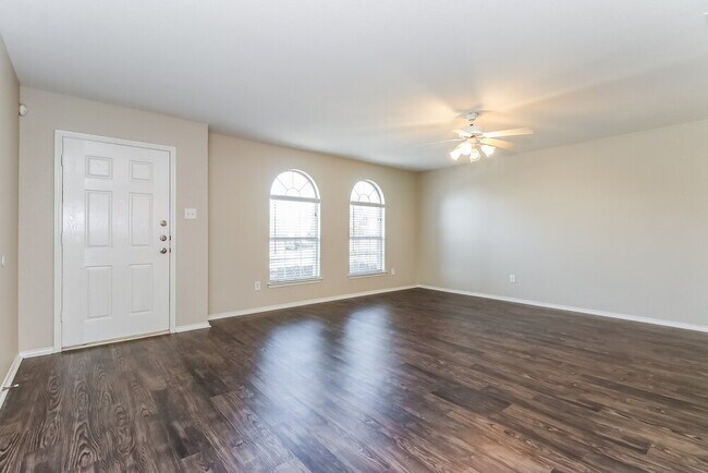 Photo - 2745 Briscoe Dr