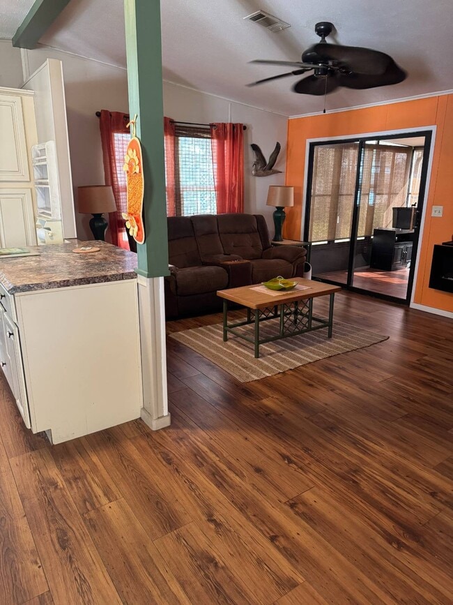 Photo - 638 N Edgewater Dr