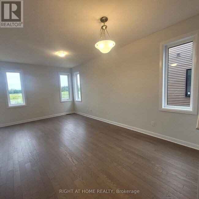 Photo - 239 Elsie MacGill Walk