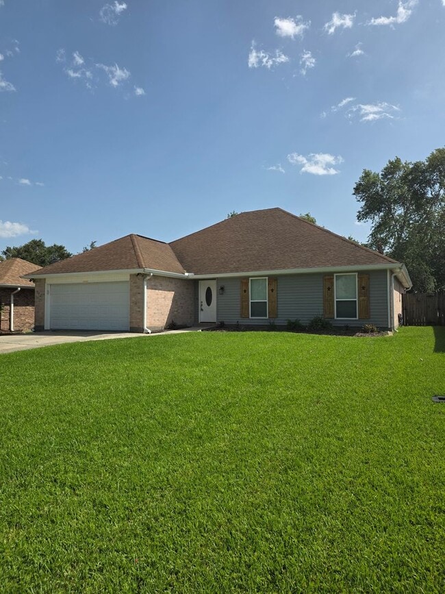 Photo - Water Front Living 3 Bedroom 2 Bath Open floor plan No Carpet