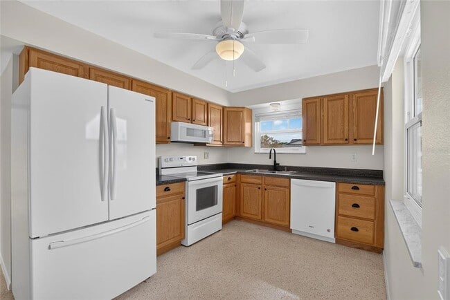 Photo - 705 Thunderbird Ave
