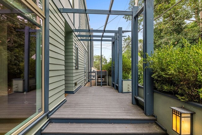 Photo - 101 Brosville St