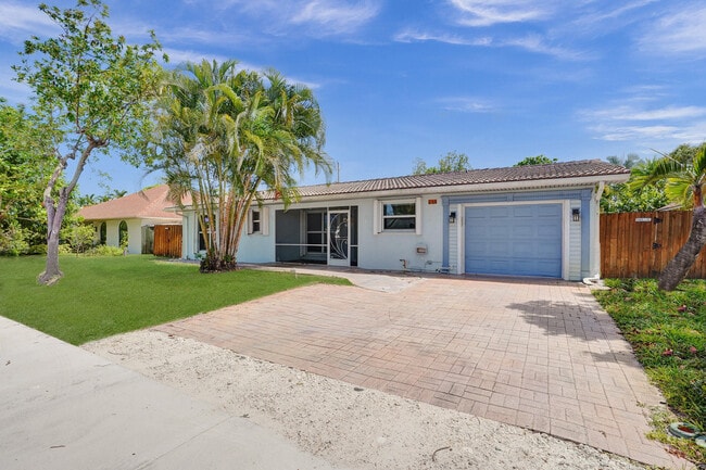 Building Photo - 618 Lindell Blvd Rental
