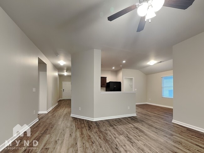 Photo - 280 Americana Dr