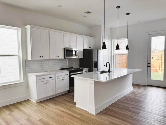 Photo - 2708 Bostic St Unidad A