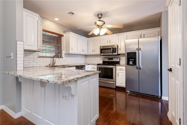 Photo - 2705 SE 6th St