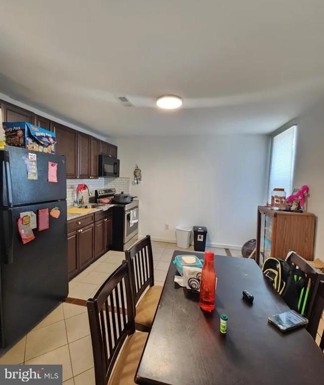 Photo - 565 Van Kirk St