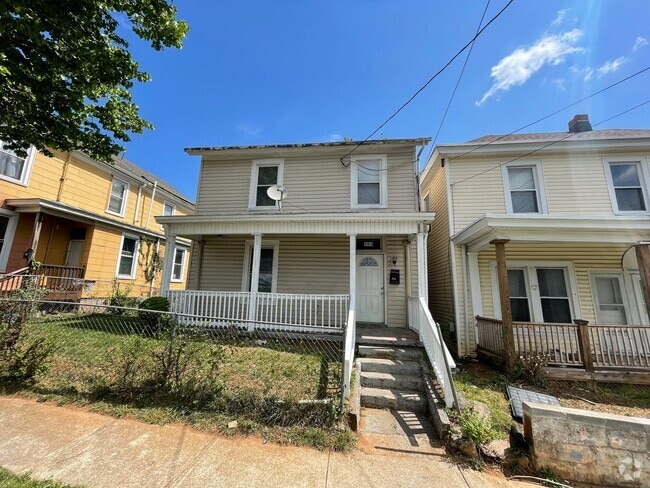Building Photo - Renovated Home - Close to Downtown