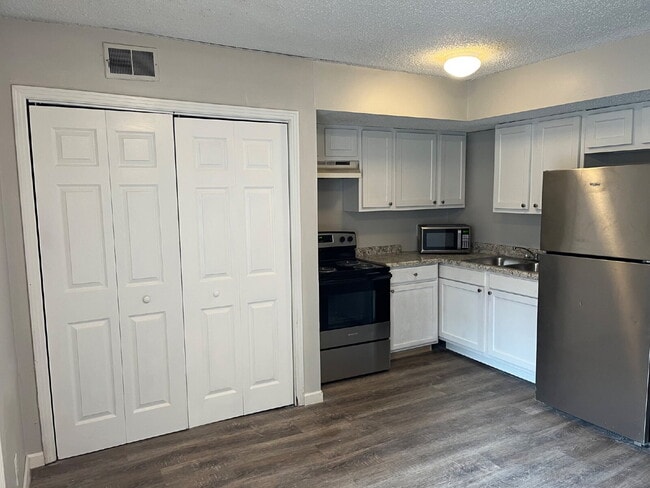 Photo - 2 BEDROOM 11/2 BATH TOWNHOME  MINUTES TO D...