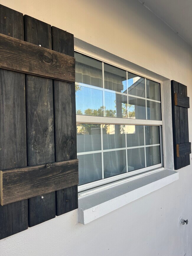 Photo - 10042 N 52nd St