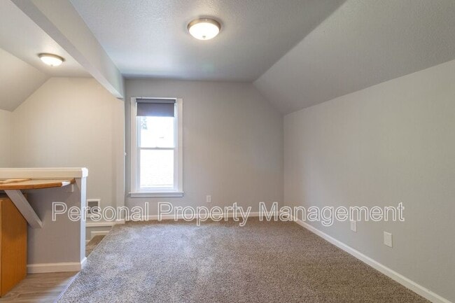 Photo - 409 W McLoughlin Blvd
