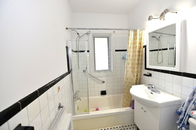 Photo - 973 Rue Tait Unit 3