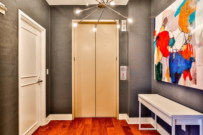 Photo - 20 10th St NE