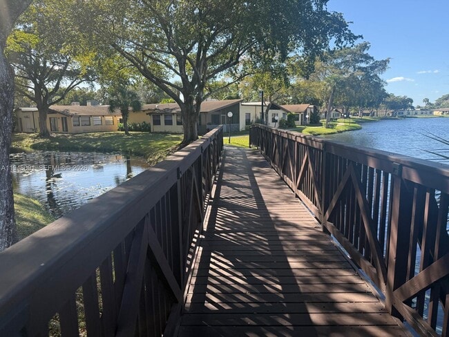 Building Photo - 412 Briarwood Cir