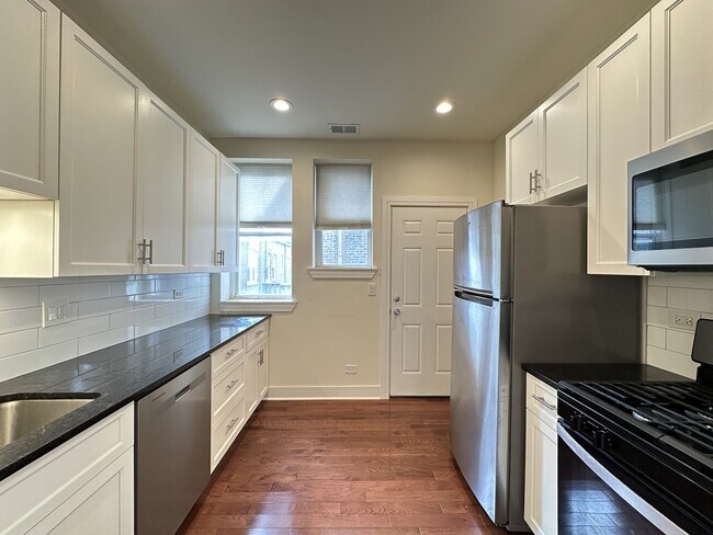 Photo - 1159 W Lunt Ave Unit 4