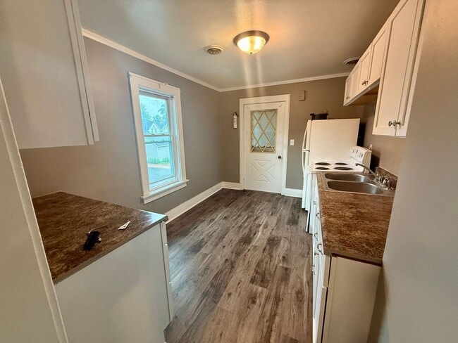 Photo - 214 Maple St Unit Upper